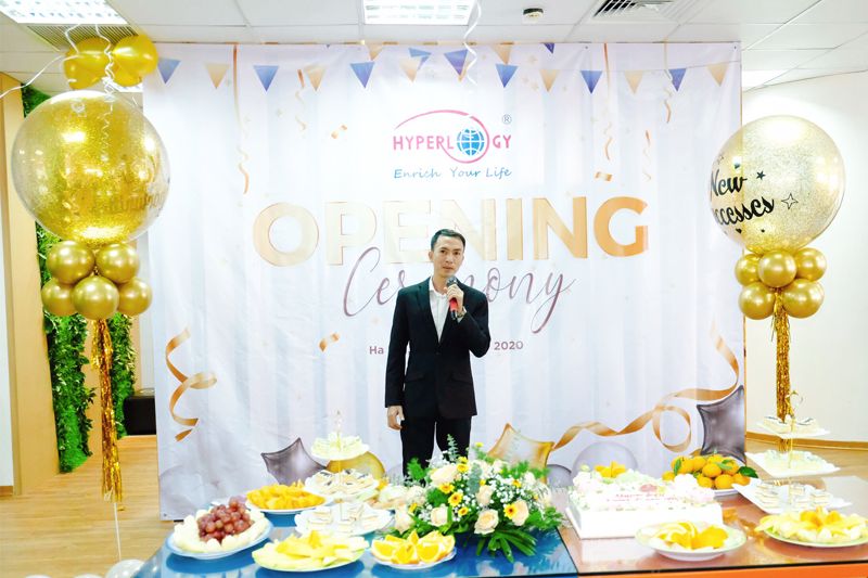 CEO-Hyperlogy-phat-bieu