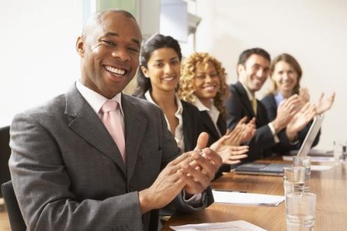 Cách khen ngợi nhân viên hiệu quả - iHCM